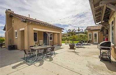 4th image of 321 Highland Oaks Ln