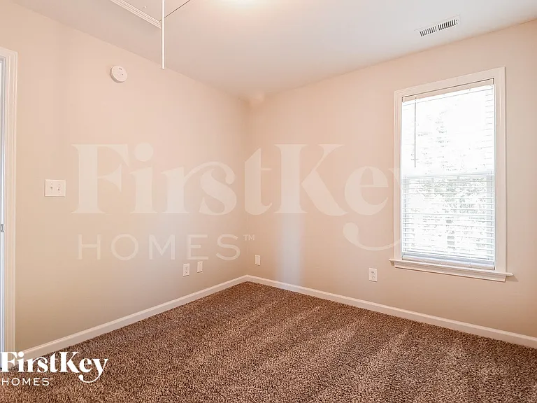2428 Sapphire Valley Dr — Photo 10