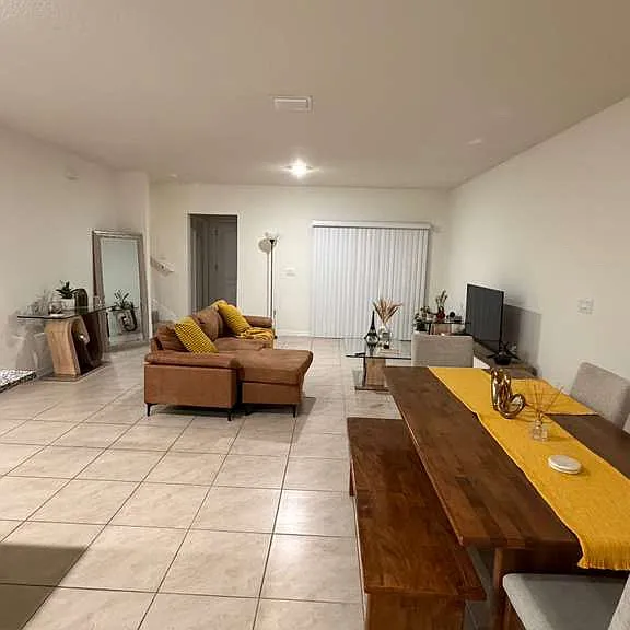 1711 E Walnut St — Photo 10