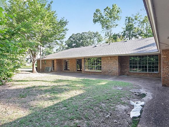 2nd image of 1000 Pineland Dr