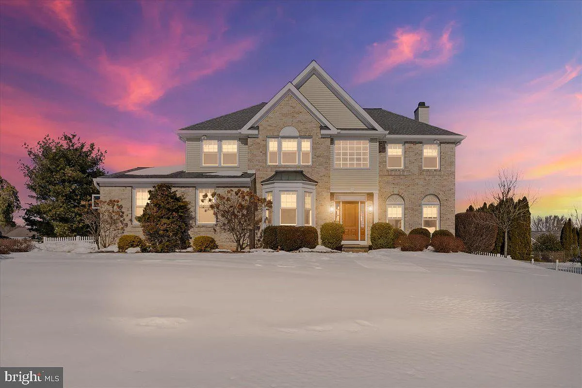 131 Nottingham Dr photo 1