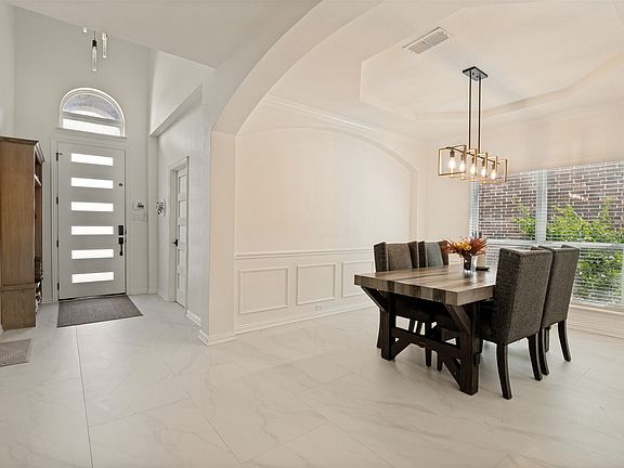3rd image of 200 Ravenel St