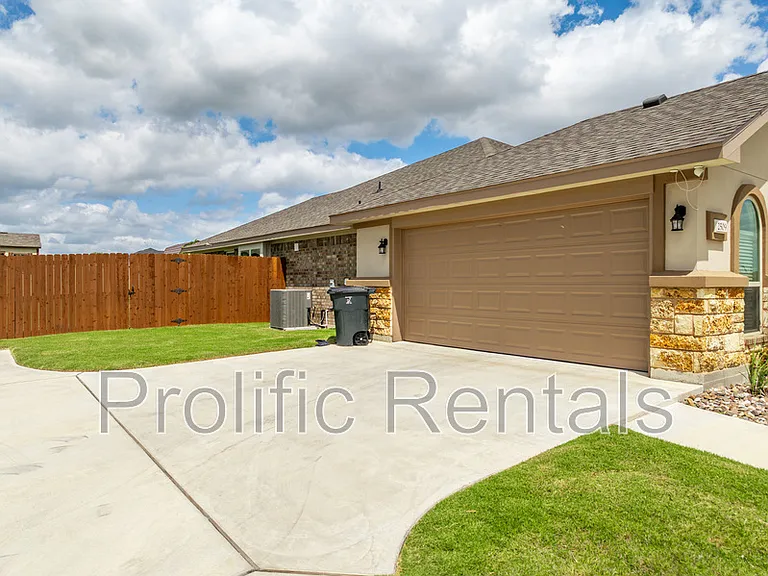 2509 Meadow Lark Dr — Photo 8