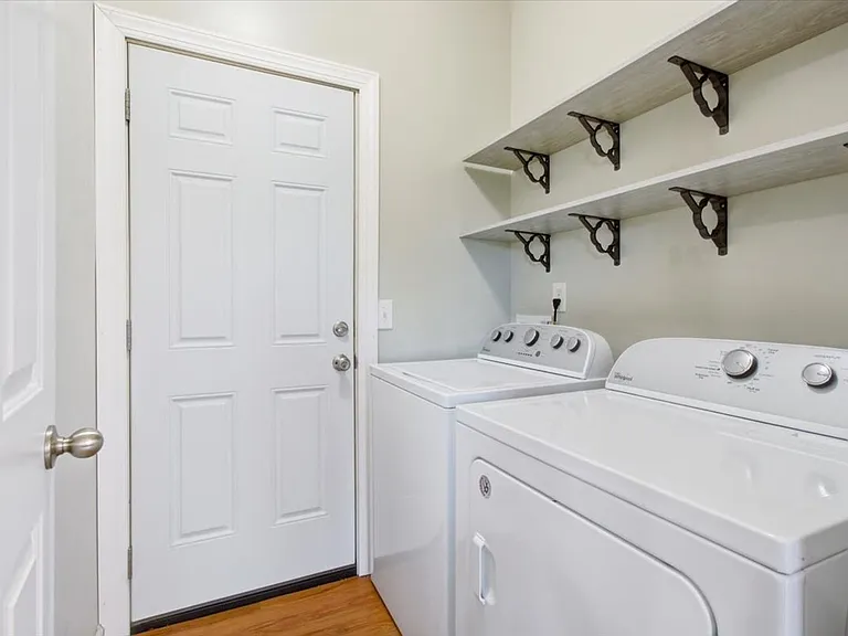 103 Briar Hollow Dr — Photo 16