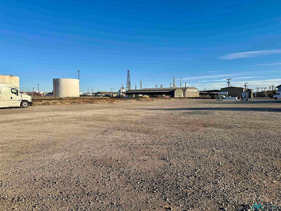 1st image of 403 N 1st St