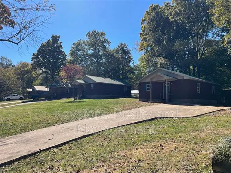 135 General Buckner Dr — Photo 2