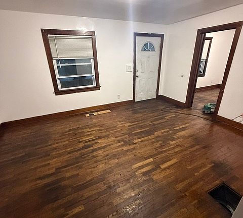 3rd image of 1104 Marshall Ave