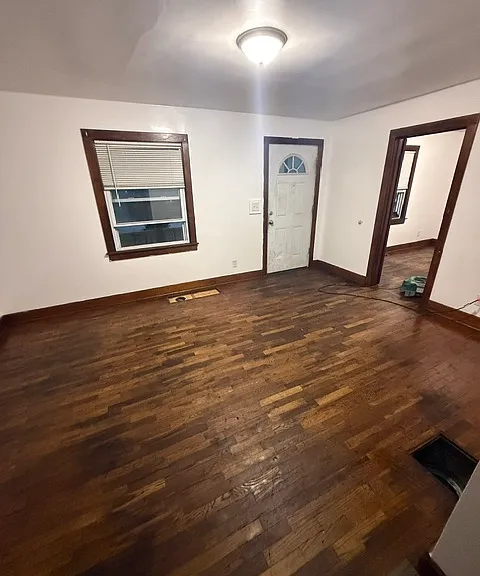 1104 Marshall Ave — Photo 3