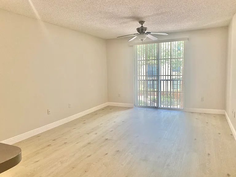 630 Sapodilla Ave #204 — Photo 18