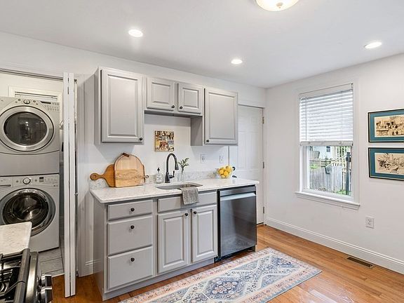5th image of 41 Harrington Ave