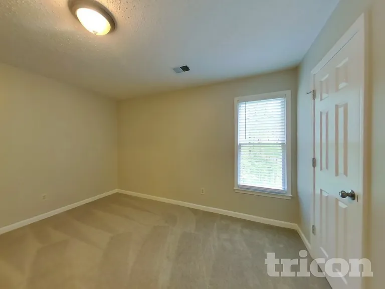 649 Stratford Dr — Photo 13