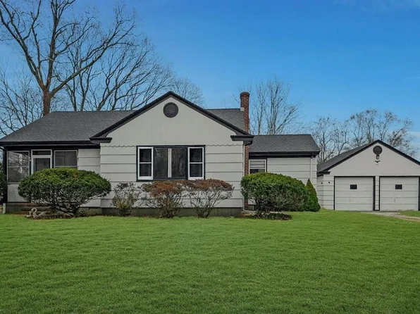 49 Meadow Lane, Riverhead, NY 11901