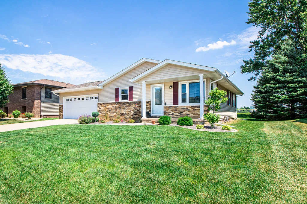 1205 Westminster Dr photo 1