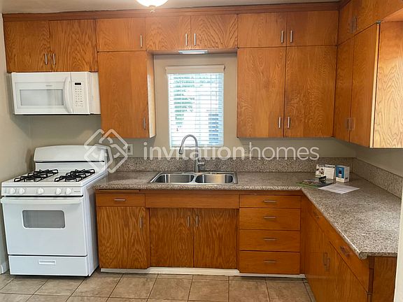 4th image of 1036 Rosewood Ave