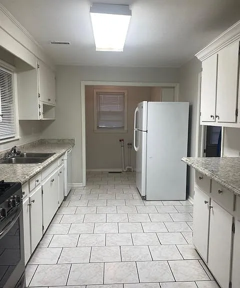 3413 Lafayette Rd — Photo 2