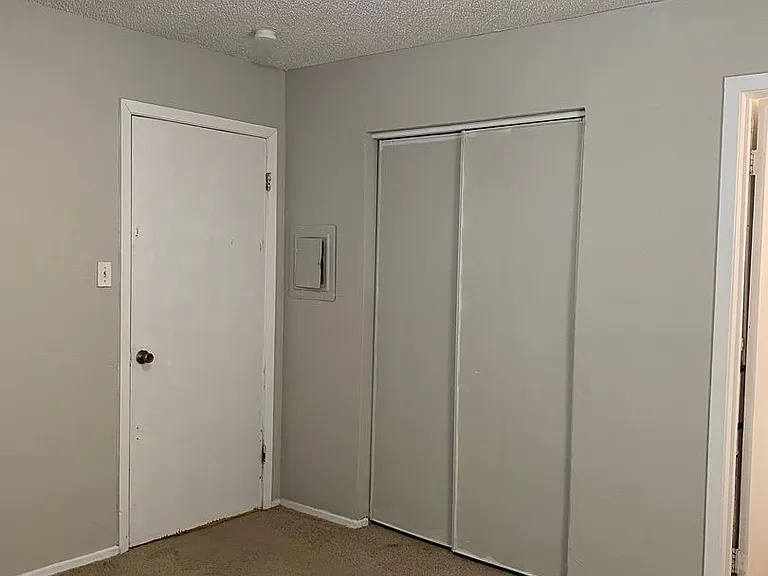 SOUTH PARK APARTMENTS — Photo 11
