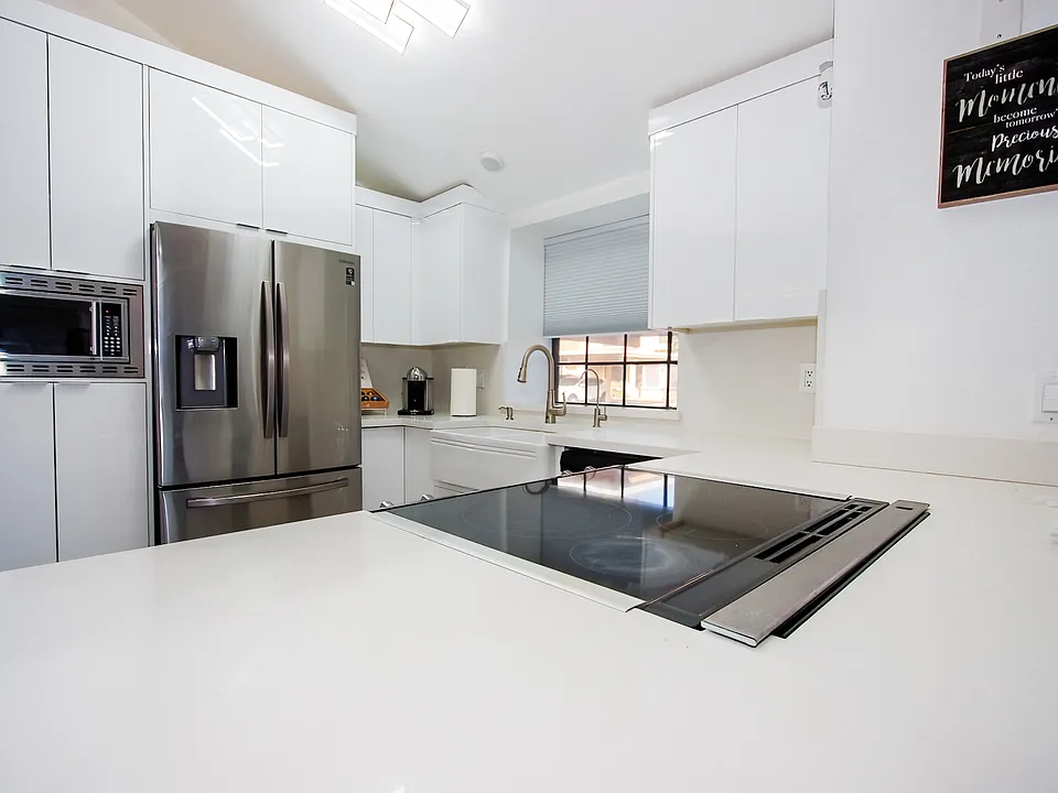 5704 E Aire Libre Ave