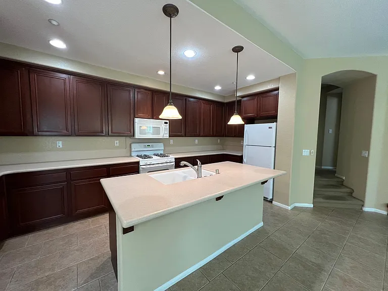 637 Kellogg St — Photo 9