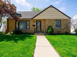 9611 W Lorraine Pl, Milwaukee, WI 53222