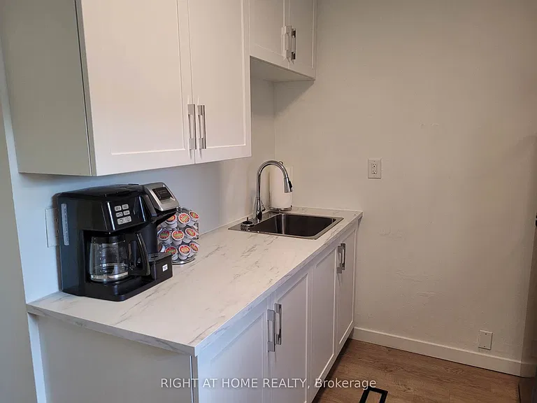 1054 Dufferin St #2 — Photo 7