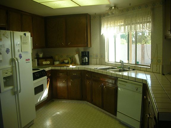 Spacious kitchen with eat in dining