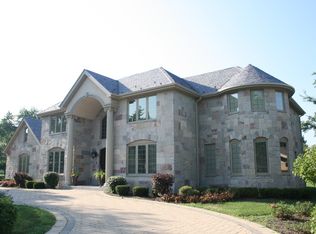 1492 Willow Rd, Schaumburg, IL 60173