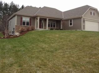 W273N2440 Arlington Ct, Pewaukee, WI