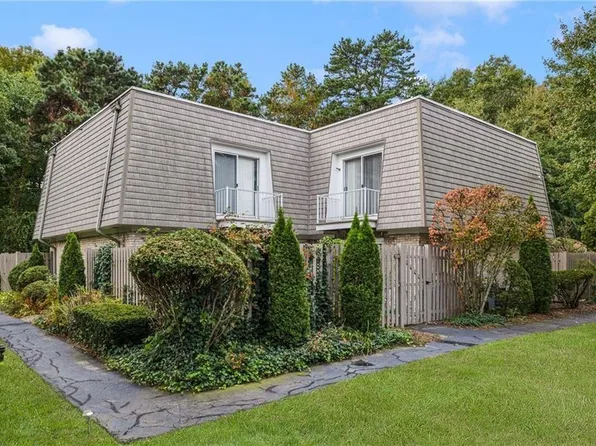 19 Caddy Rock Rd APT D, North Kingstown, RI 02852