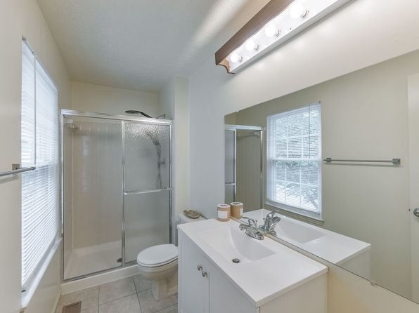 117 Bookham Ln