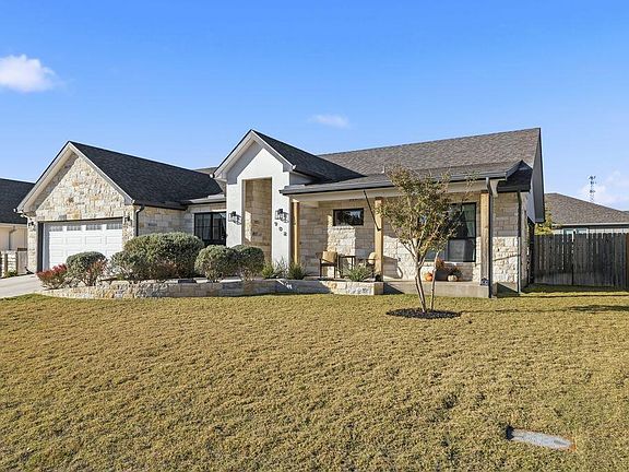 3rd image of 908 Smokey Oak Dr