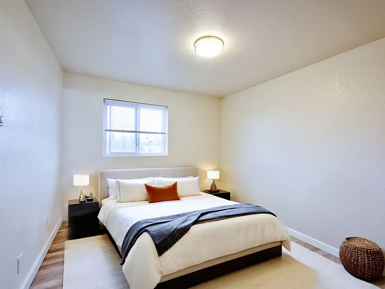 211-225 N Peterson Dr — Photo 5
