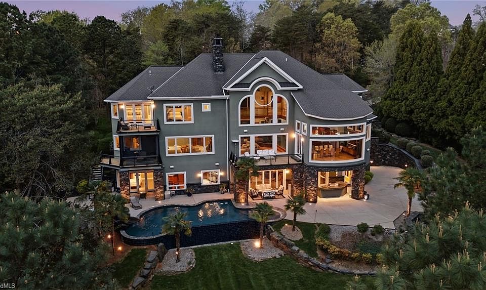 1st image of 158 Printers Ln