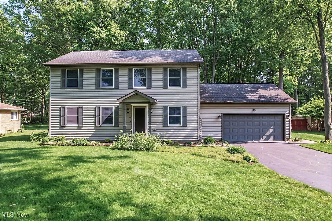 9233 Cain Dr NE photo 1
