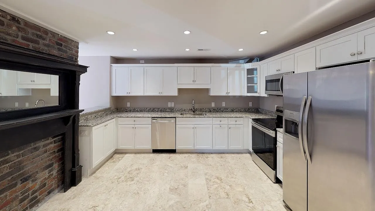 Waitlist for Aug2027Jul2028 Now Open! | 7BR in Fort Sanders | Walk to UTK & Neyland Stadium — Photo 3