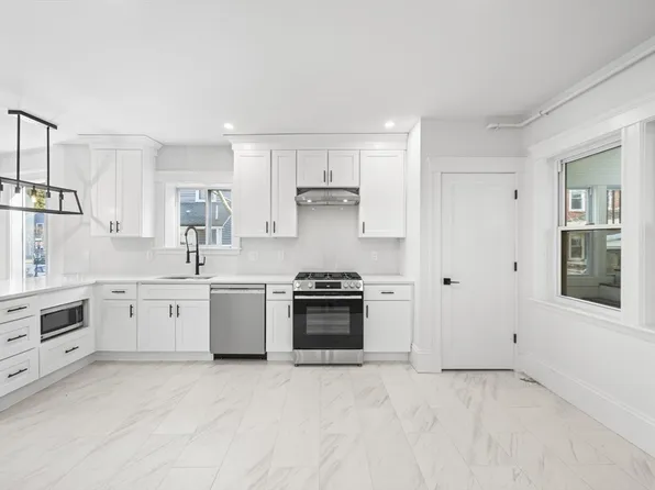 10 Beech St Unit 2, Cambridge, MA 02140