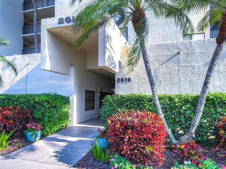 2616 Cove Cay Dr #603 — Photo 3