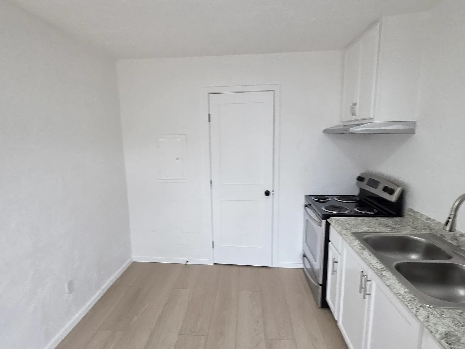 Gilbert Square Apartments — Photo 4