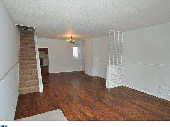 3rd image of 292 Leverington Ave