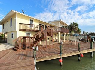 5 Riviera Dr, Rockport, TX 78382