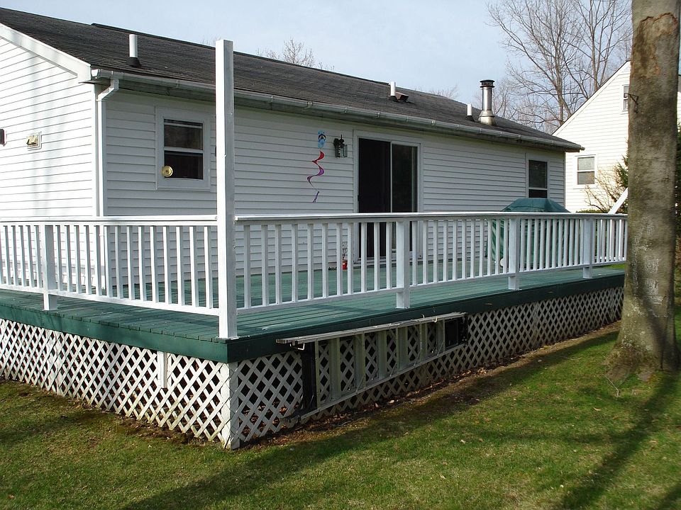 2nd image of 85 Oakes St