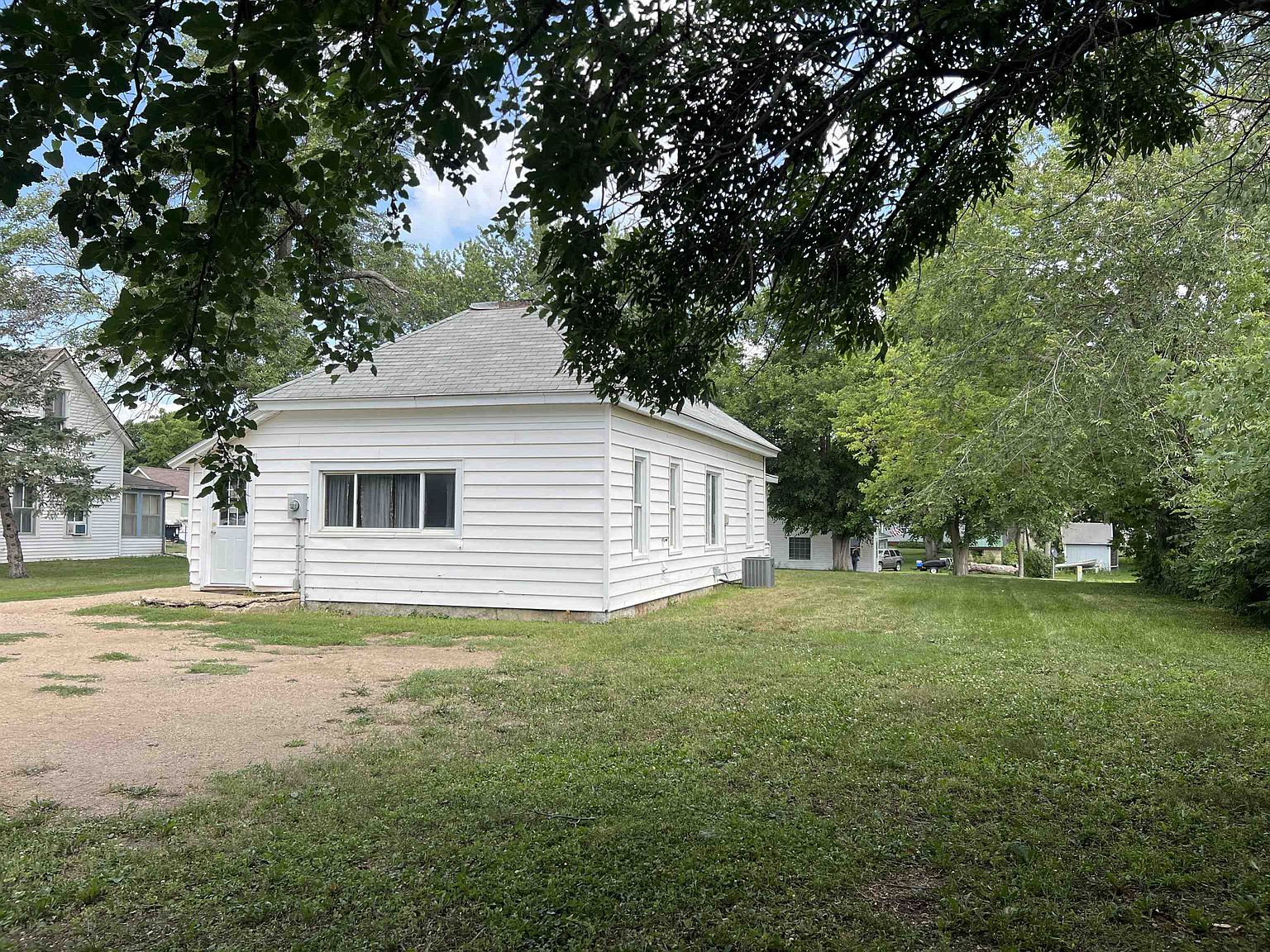415 N 3rd St, Estherville, IA 51334 Zillow
