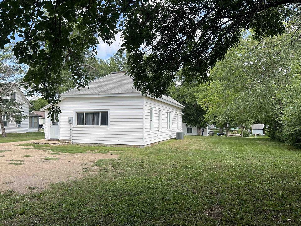 415 N 3rd St, Estherville, IA 51334 Zillow