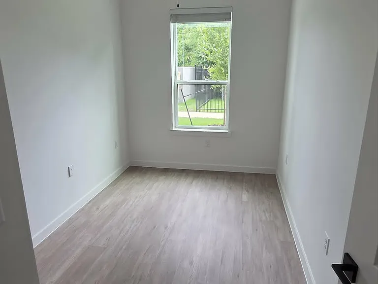 Memorial Apartments — Photo 32
