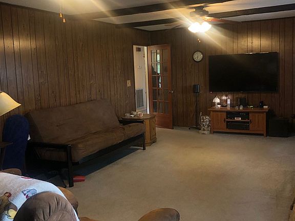 4th image of 223 Blue Meadow Cir