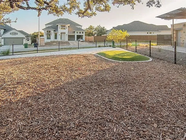 1005 Bluewood Bnd — Photo 8