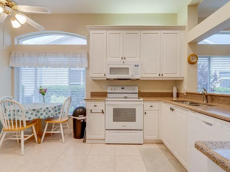 12774 Devonshire Lakes Cir — Photo 11