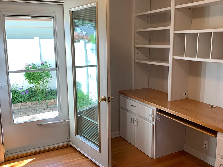 Screen door
