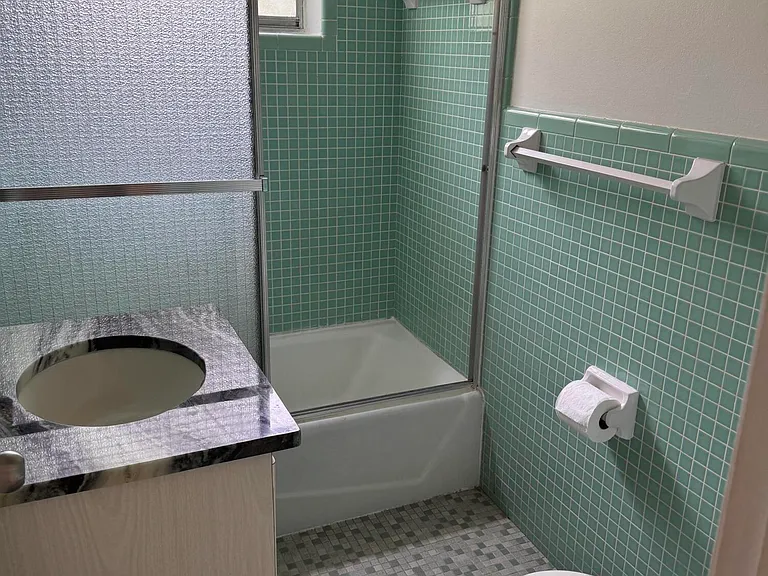 1940 Madison St #10 — Photo 8