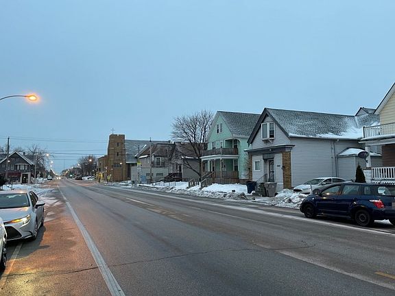 4th image of 2940-2942 N Holton St