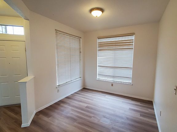 3rd image of 6837 Hollybrook Dr